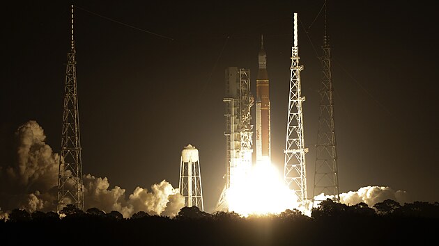 Z floridského mysu Canaveral odstartovala raketa SLS s modulem Orion