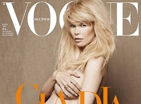 Jedna z obálek asopisu Vogue, kdy pro ni pózovala thotná Claudia Schiffer