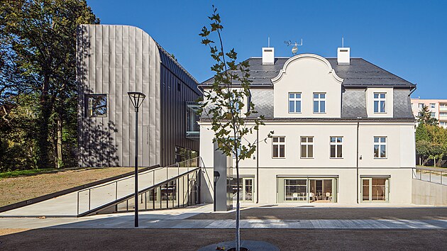 Knihovna a spolkové centrum ve Vratislavicích. Autoři: Jiří Janďourek, Ondřej Novák (atakarchitekti, Liberec). Spoluautorka: Jana Janďourková Medlíková, 2019–2021