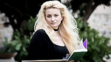 Spisovatelka a violoncellistka Zuzana Dostálová Spisovatelka a violoncellistka Zuzana Dostálová