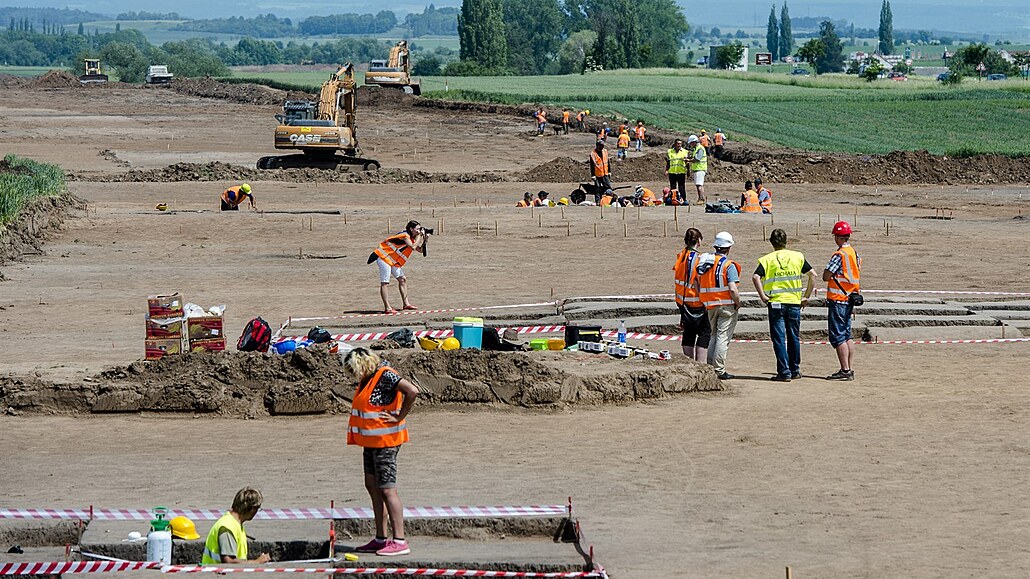 Hodnota przkumných a zemních prací na zhruba 20 kilometr dlouhém úseku je 789...