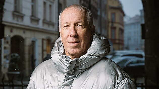 Gad Šimron, bývalý agent Mosadu, novinář a spisovatel. Gad Šimron, bývalý agent Mosadu, novinář a spisovatel.