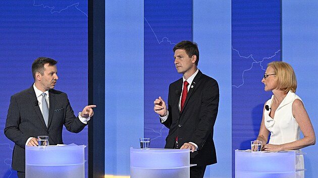 Debata Naše Evropa vysílaná na TN live, webovém portálu TV NOVA, před volbami do Evropského parlamentu (6. června 2024). Zleva Marcel Kolaja (Piráti), Petr Mach (SPD a Trikolora) a Kateřina Konečná (Stačilo!).