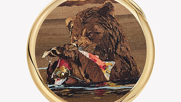 Hodinky manufaktury Patek Philippe Rare Handcrafts, využívající dřevěnou marketerii. Kapesní hodinky 995/144J-001 Bear and Salmon.