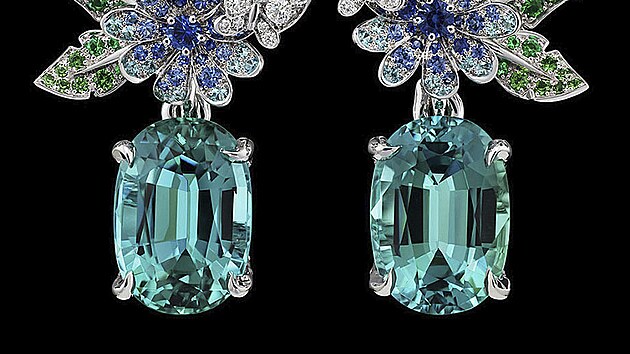 Pierre Hardy, který u Hermès působí jako designér bot od roku 1990 a jako designér šperků od roku 2001, zde dává vysokému šperkařství vzniknout posledních patnáct let. V kolekci Les formes de la couleur se zabývá vztahem barvy a tvaru.
