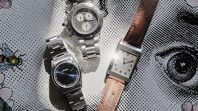 Ocelové hodinky má Martina ráda, lehce se nosí a nemusí se o ně bát: chronograf Pasha de Cartier se vyráběl na přelomu 80. a 90. let (nahoře), model Reverso od značky Jaeger-LeCoultre byl určen pro hráče koňského póla (vpravo) a hodinky z kolekce Oyster Perpetual od Rolex.
