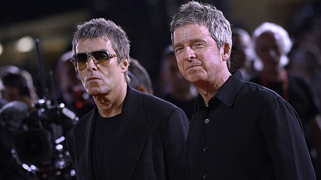 Britští zpěváci Liam Gallagher a Noel Gallagher na 83. ročníku Mezinárodního filmového festivalu v Benátkách, na červeném koberci filmu Oasis: Don’t Look Back in Anger. 5. září 2026. (Foto: Rocco Spaziani/Archivio Spaziani/Mondadori Portfolio via Getty Images)