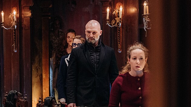 Adama Dolník ve třetí sérii detektivní hry Zrádci