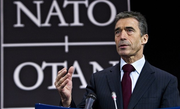 Anders Fogh Rasmussen na schzce MZV NATO 8.12.2011 v Bruselu.