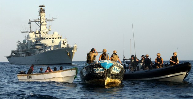 Britská lo HMS Montrose v Adenském zálivu.