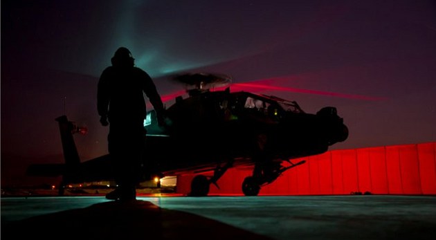 Vrtulník Apache ozbrojených sil USA. Ilustraní foto.
