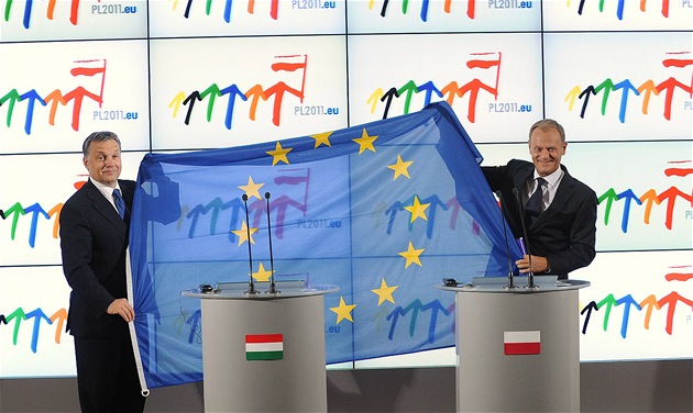 Polský premiér Donald Tusk pebírá pedsednictví EU od svého maarského protjka Viktora Orbána.