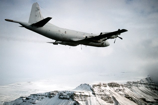 Americký przkumný letoun P-3 Orion nad Islandem