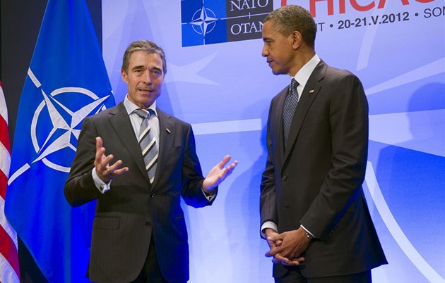 éf NATO Anders Fogh Rasmussen a americký prezident Barack Obama na summitu v