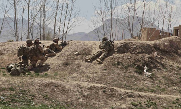 etí a amerití vojáci bhem operace Welcome Home v afghánském Lógaru