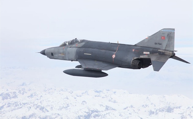 Turecký letoun F-4