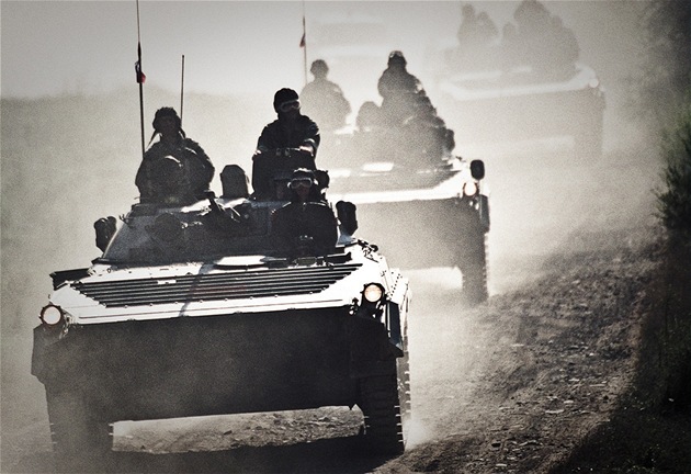 Bojová vozidla pchoty pouívali etí vojáci napíklad v misi v Kosovu. Ilustraní snímek.
