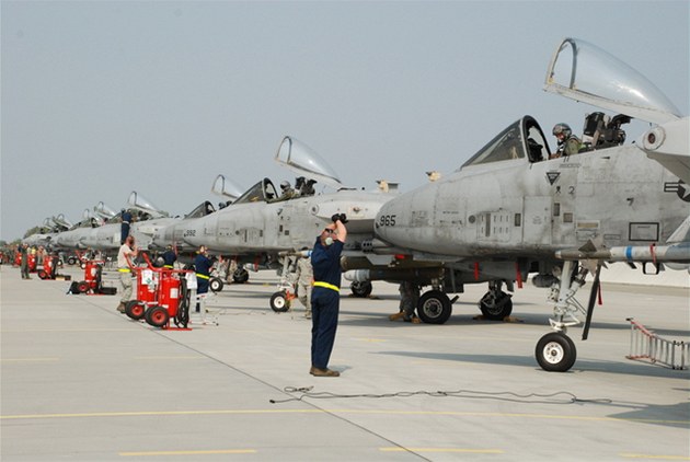 Americké letouny A-10 na základn v Námti nad Oslavou