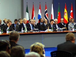 Summit NATO v Praze. (2002)