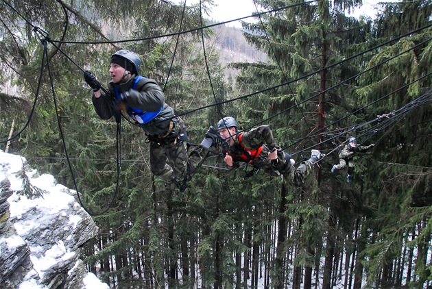 Královská dvoudenní etapa extrémního závodu Winter Survival v Jeseníkách