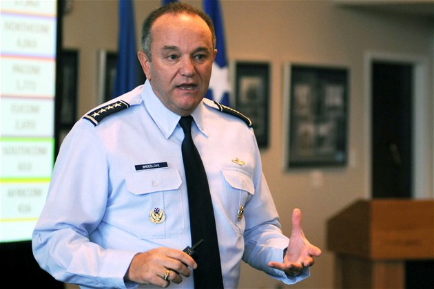 Generál Philip Breedlove (SACEUR).