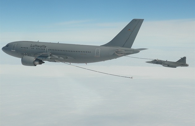 Gripeny doplovaly palivo za letu z nmeckého tankeru A310.