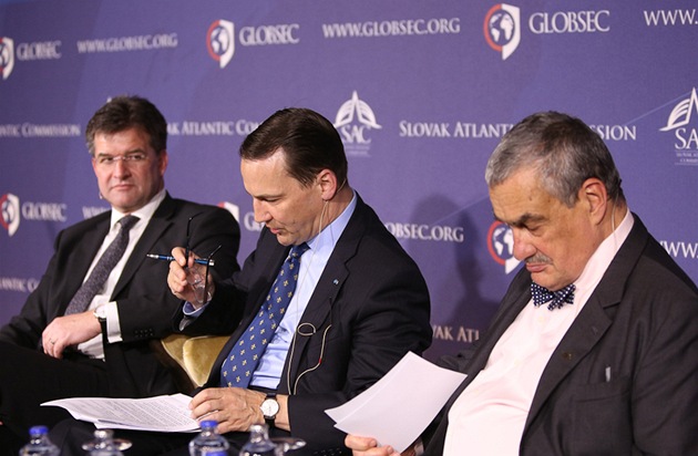 Ministr zahranií Karel Schwarzenberg na bratislavské konferenci GLOBSEC