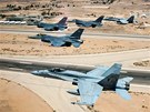 Jordnsk sthaky F-16 vedou formaci, kterou tvo jet letoun F-16 americk