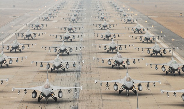 Letouny F-16 amerických vzduných sil na jihokorejské letecké základn Kunsan