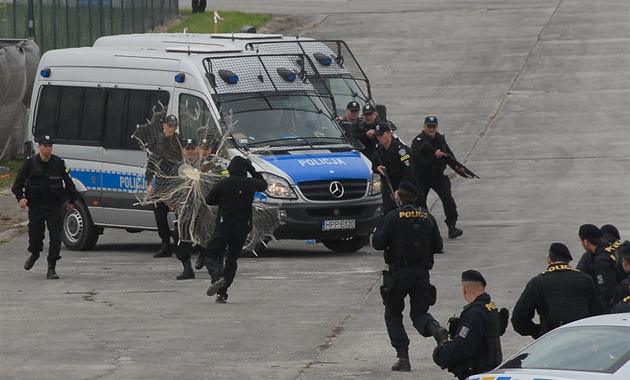 Ukázka zásahu poádkové police na Dnech NATO v Ostrav