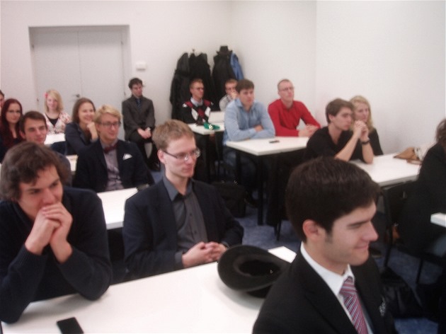 Debata se studenty eského modelu kongresu USA v IC NATO (5.10.2013).