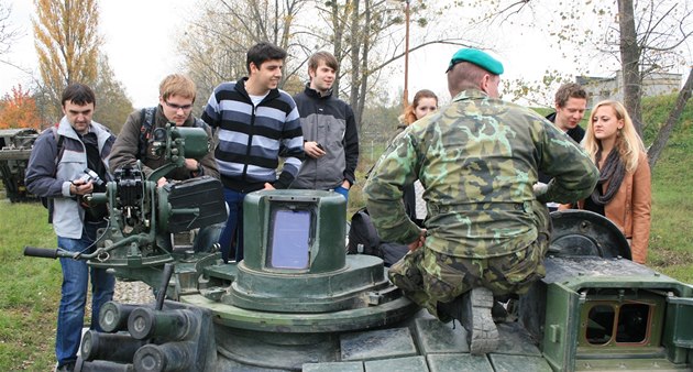 Poznej NATO u 73. tankového praporu v Páslavicích (17. íjna 2013)