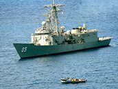 Australská válená lo Melbourne piplouvá k lunm somálských pirát