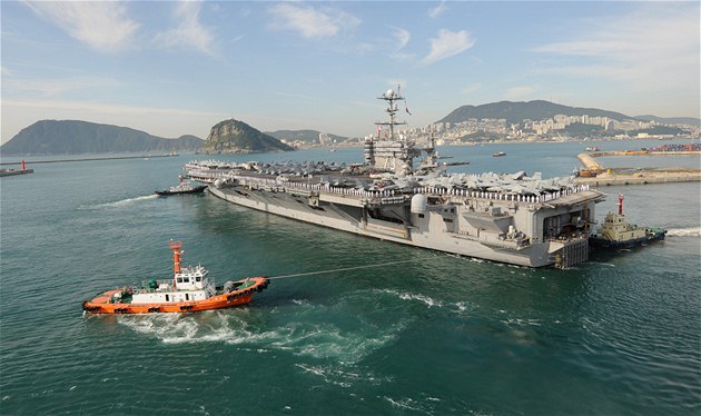 Americká letadlová lo USS George Washington