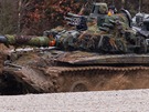 esk tanky T-72M4 CZ odrej tok neptele na letit bhem cvien Sabre...