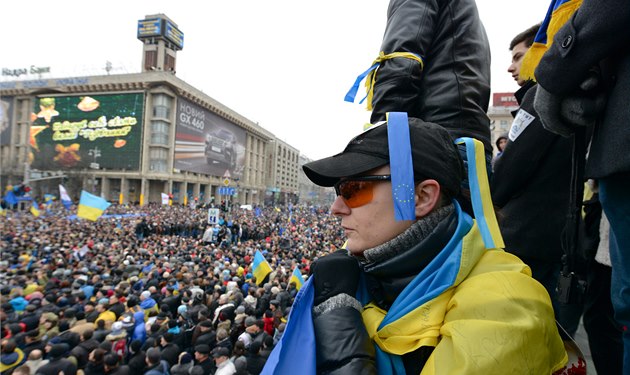 Nejen oi ukrajinských demonstrant se nyní upírají k nejisté budoucnosti.