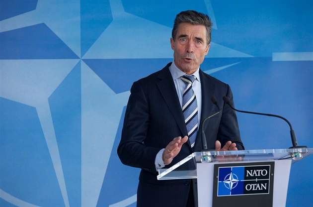 Generální tajmeník NATO Anders Fogh Rasmussen bhem brífingu po jednání...