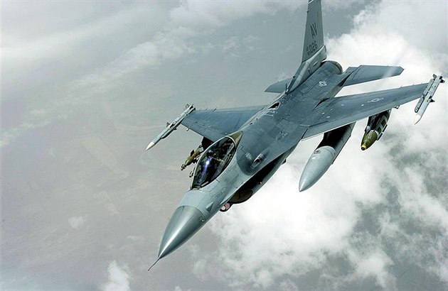 Americký bojový letoun F-16  (ilustraní foto)