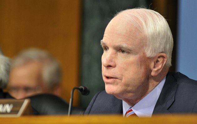 Americký senátor John McCain.