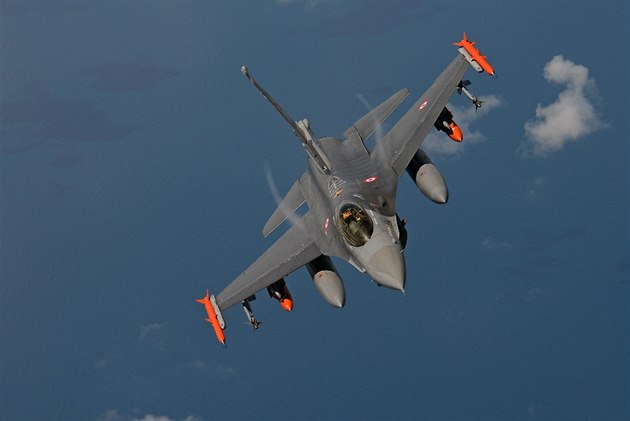 Letoun F-16 tureckých vzduných sil. Ilustraní foto. 