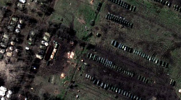 Satelitní snímek ruských jednotek u ukrajinských hranic