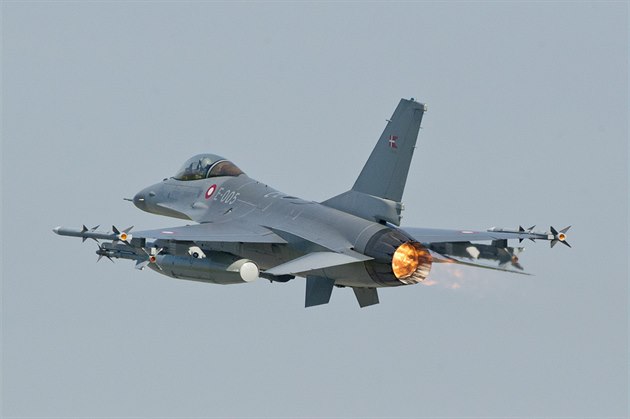 Dánské letouny F-16 startují z estonské základny Amari. Ilustraní foto.