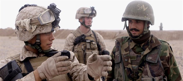 Výcvik afghánských jednotek koaliními vojáky. Ilustraní foto. 