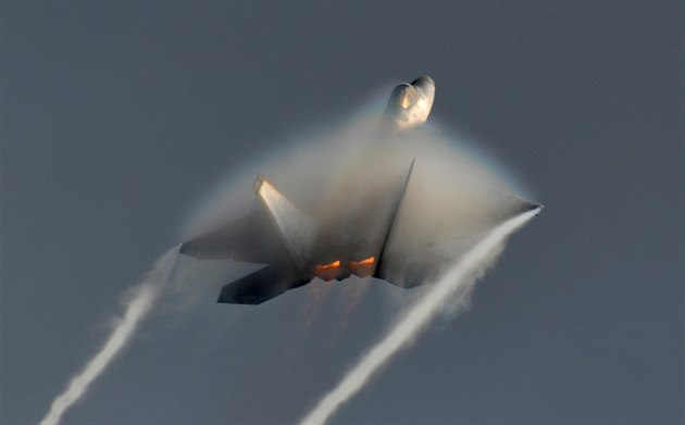 F-22 Raptor na letecké show Arctic Thunder na Aljace. Ilustraní foto. 