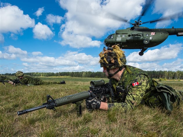 Kanadtí vojáci bhem cviení Anakonda v Polsku. Ilustraní foto.