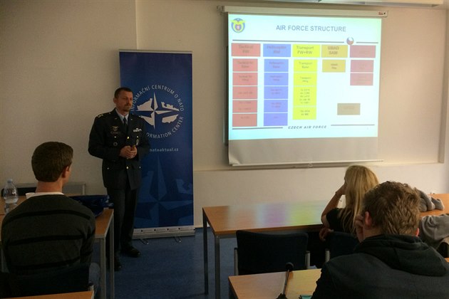 Operace NATO a vzduné síly Armády R: debata se studenty v IC NATO (8.10. 2014)