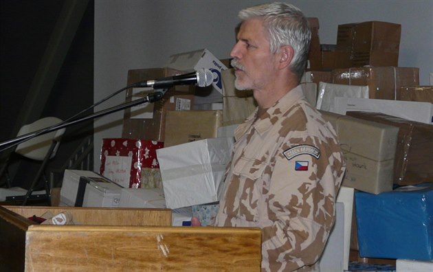 Generál Pavel pivezl eským vojákm do Afghánistánu dárky od blízkých