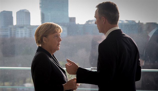 Nmecká kancléka Angela Merkelová a éf NATO Jens Stoltenberg