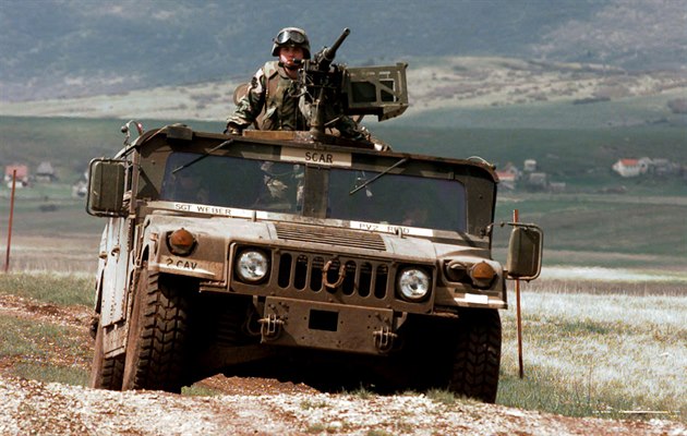 Americká vozidla Humvee. Ilustraní foto.