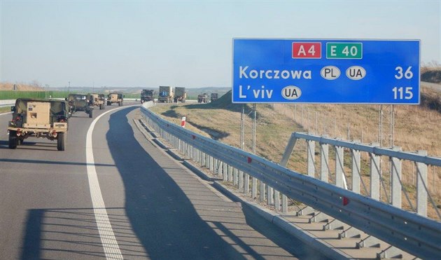 Americký konvoj poblí polsko-ukrajinských hranic